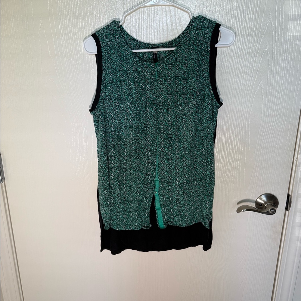 Kut from the Kloth Women’s Geo Print Mixed Media Button Up Sleeveless Top Medium